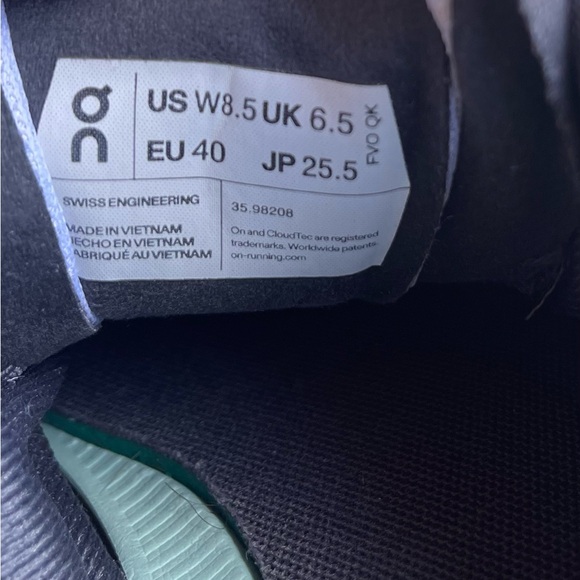 On Running Cloud Women's 8.5 White and Mint Running Shoes - Picture 2 of 11